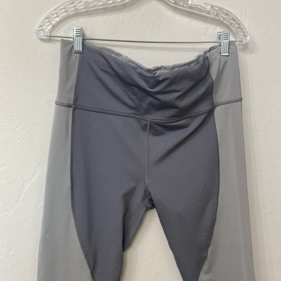 Athleta grey crop leggings size large. - Picture 2 of 14
